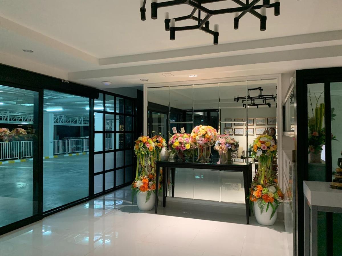 Icare Residence & Hotel Bangkok Bagian luar foto