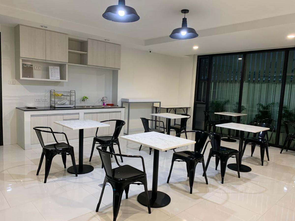 Icare Residence & Hotel Bangkok Bagian luar foto