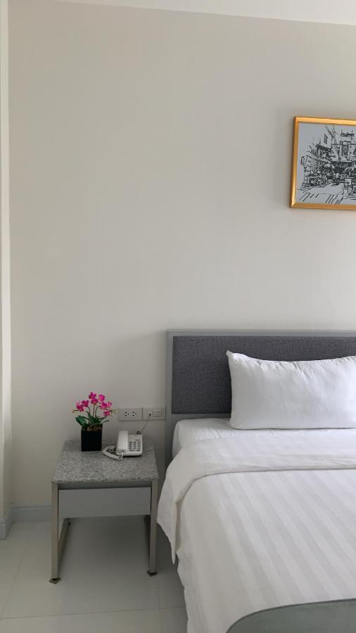 Icare Residence & Hotel Bangkok Bagian luar foto